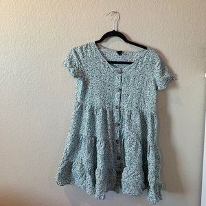 Casual dress, floral pattern. Ruffle design, button up in the front.